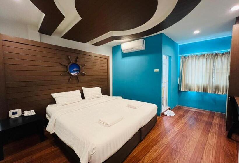 اتاق لوکس با تخت بزرگ, Bed By Cruise Hotel At Samakkhi Tivanont