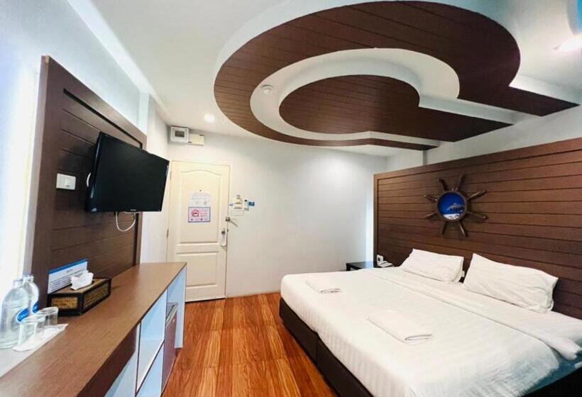 اتاق لوکس با تخت بزرگ, Bed By Cruise Hotel At Samakkhi Tivanont