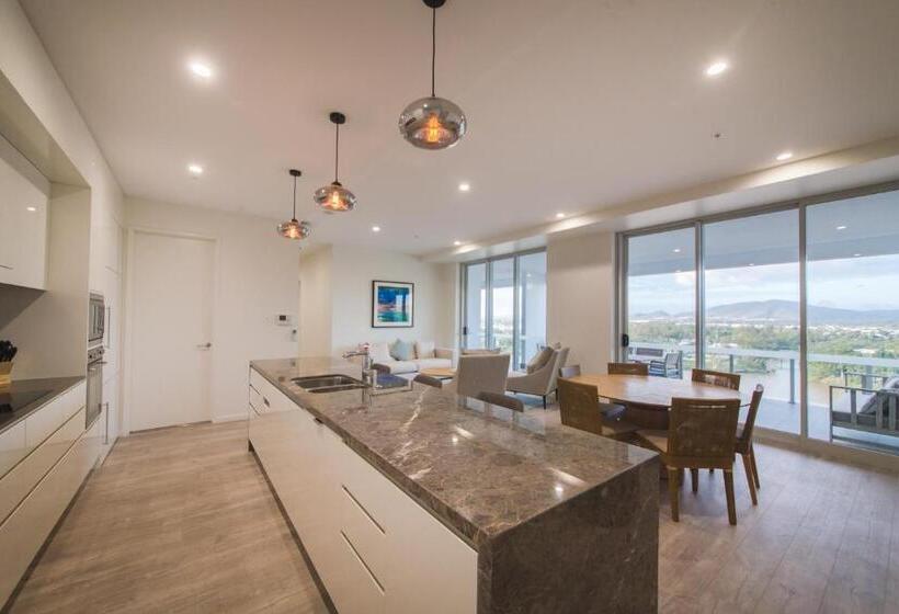 1 Bedroom Penthouse Apartment, Empire Apartment Hotel Rockhampton