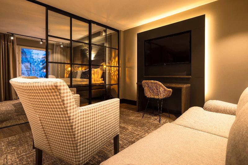 جناح جونيور, Boutique Villa Roma