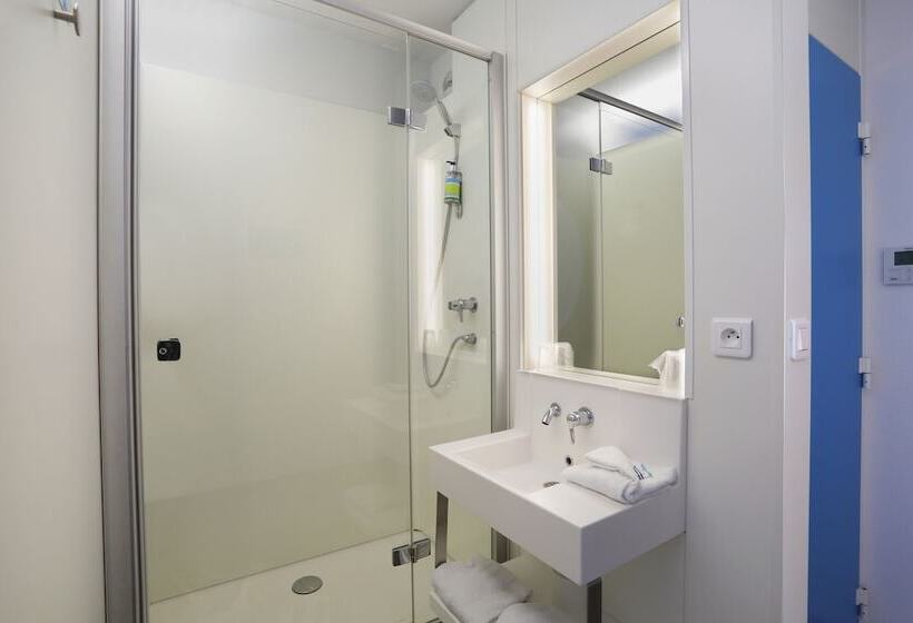 Номер Стандарт Трехместный, First Inn Hotel Blois