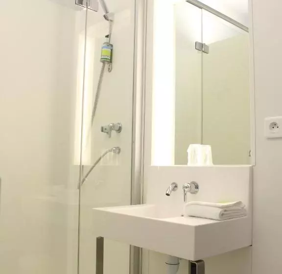 اتاق استاندارد یک نفره, First Inn Hotel Blois