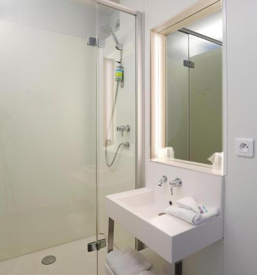 חדר סטנדרט לשלושה, First Inn Hotel Blois