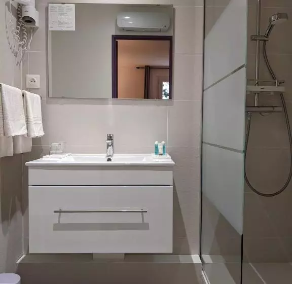 Standard Yhden Hengen Huone, Le Pradet