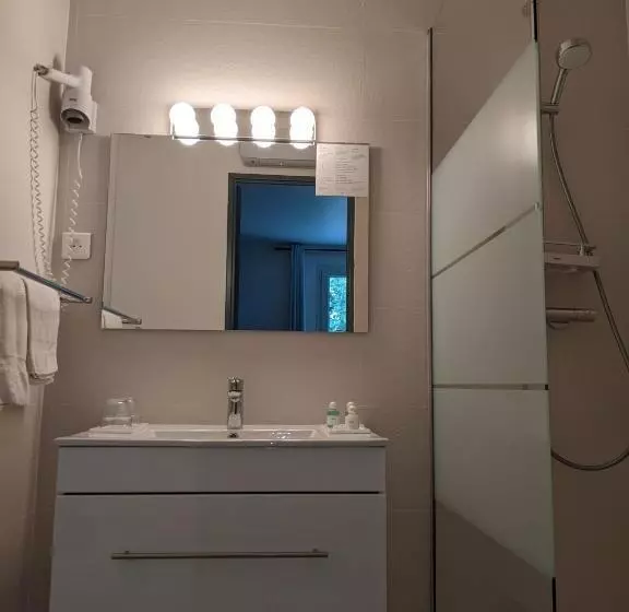 Standard Yhden Hengen Huone, Le Pradet
