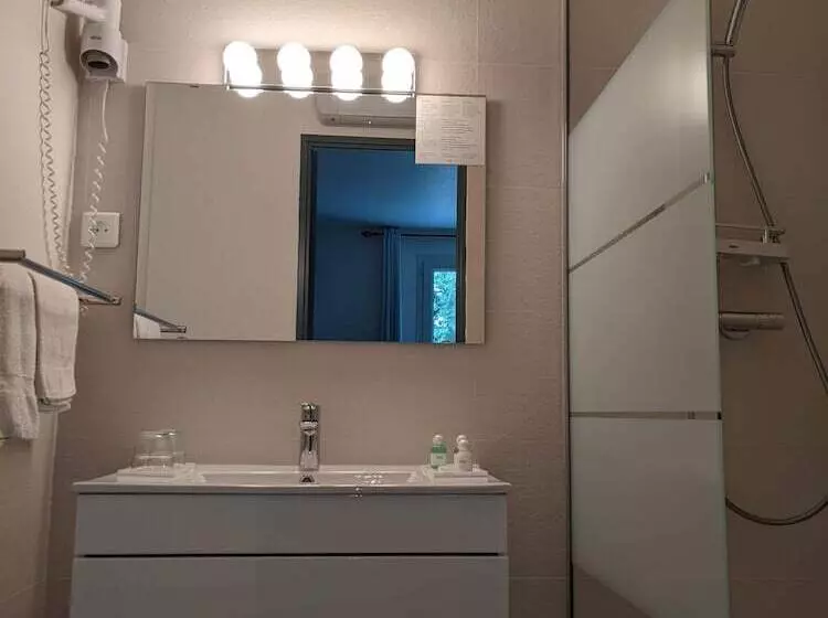 Standard Yhden Hengen Huone, Le Pradet
