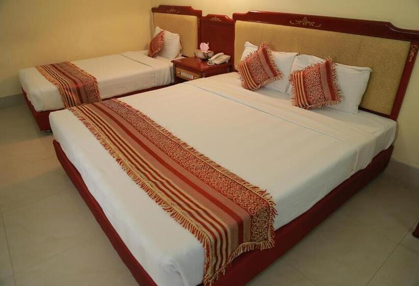 اتاق استاندارد سه نفره, Metro International