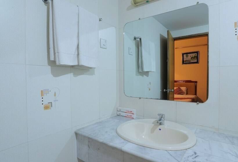 اتاق لوکس, Metro International