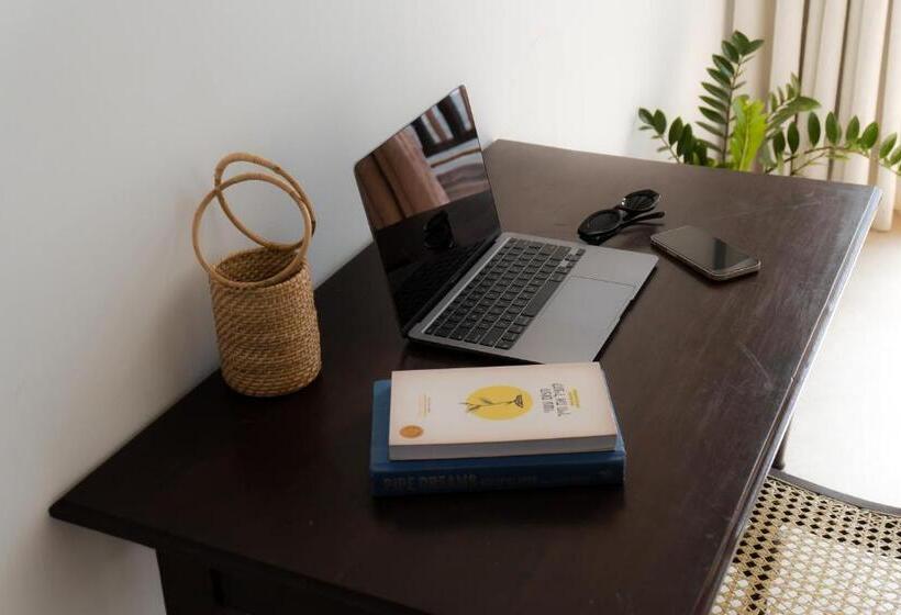 스위트, Surf Station