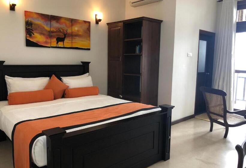 스탠다드 스튜디오 바다 전망, Surf Station