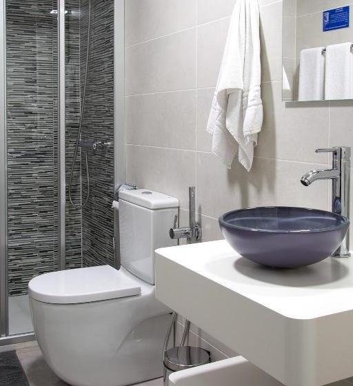 标准间, Pensión Laurel