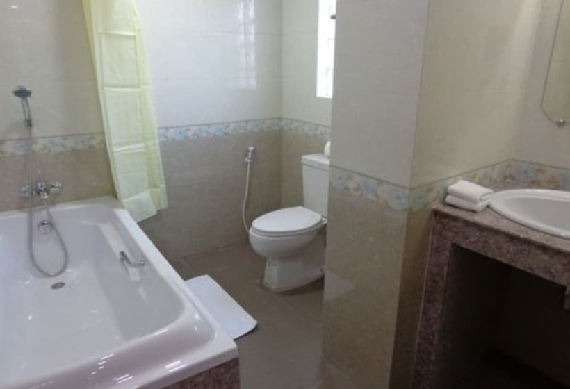 اتاق لوکس, Royal Khattar