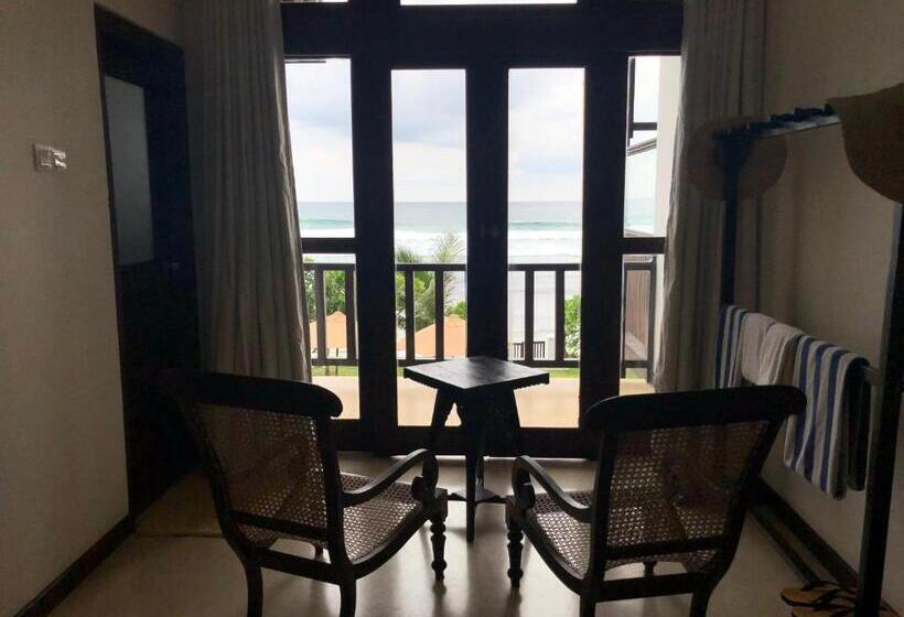 스탠다드 스튜디오 바다 전망, Surf Station