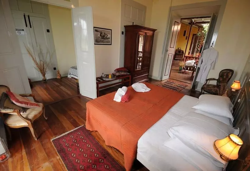 اتاق خانوادگی, The Colonial Guest House