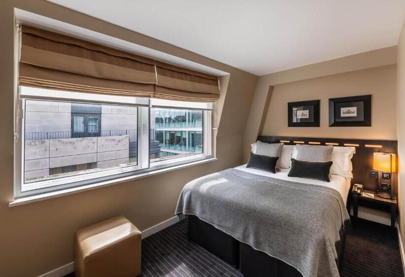 基本间, The Resident Victoria