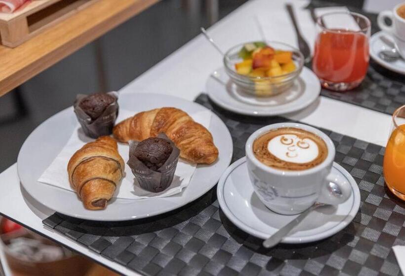 4인용 스탠다드 룸, Trevi Palace