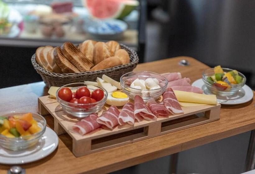 4인용 스탠다드 룸, Trevi Palace