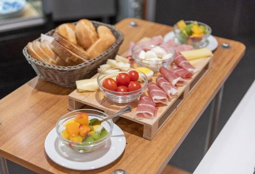 디럭스 패밀리 룸, Trevi Palace