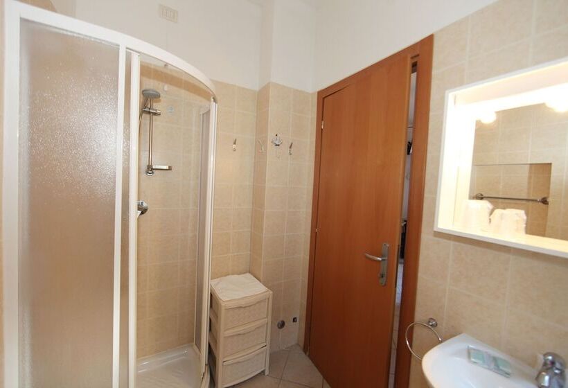 四人标准间, Villa Wanda