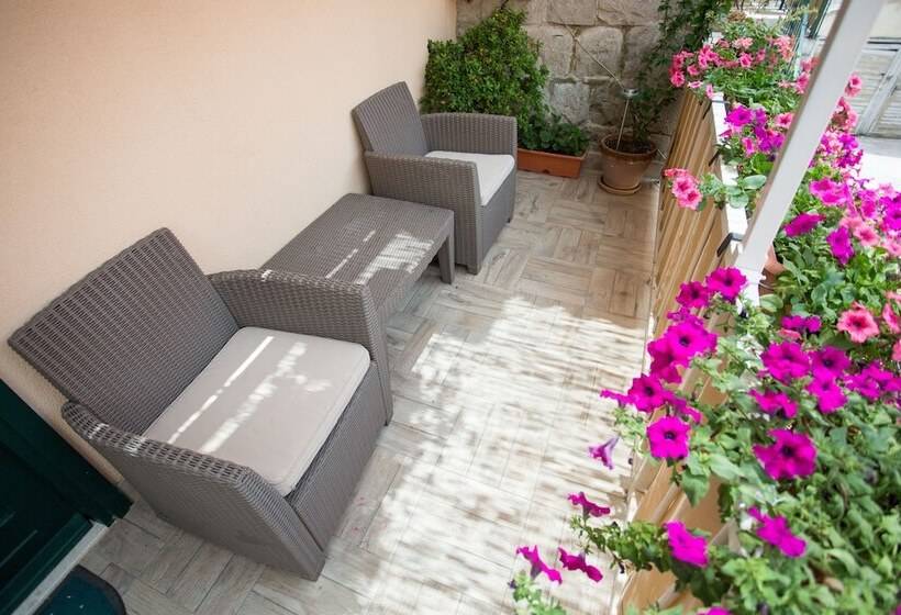 디럭스 룸, House Sandra