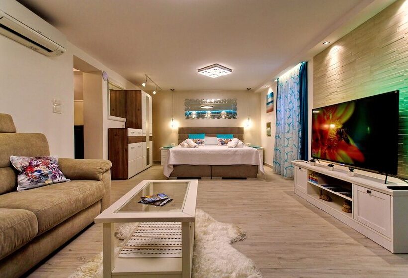 디럭스 룸, House Sandra