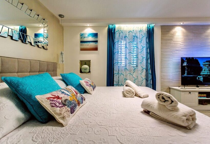 디럭스 룸, House Sandra