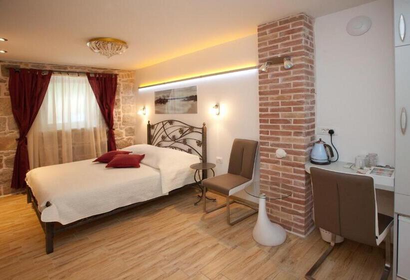 디럭스 룸, House Sandra