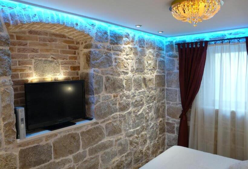 디럭스 룸, House Sandra