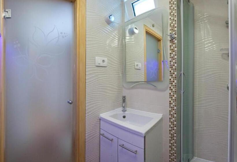 디럭스 룸, House Sandra