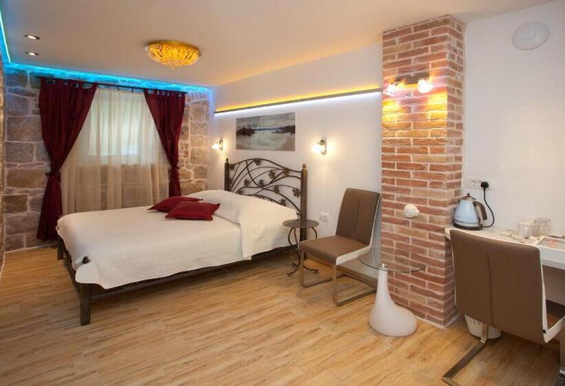 디럭스 룸, House Sandra