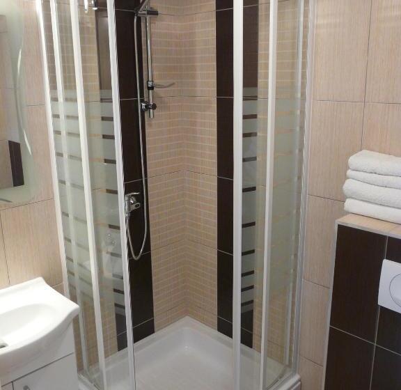 디럭스 스튜디오, House Sandra