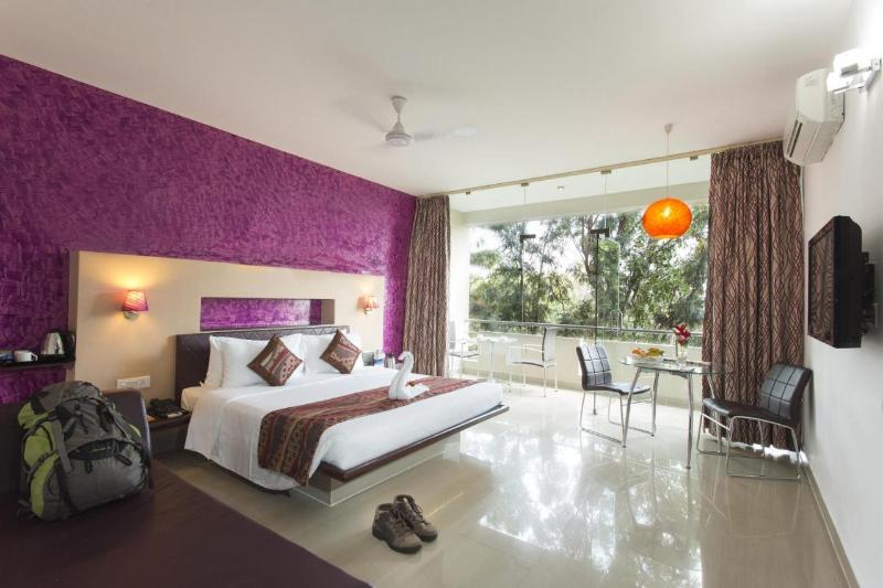 クラシックルーム, Sterling Yelagiri