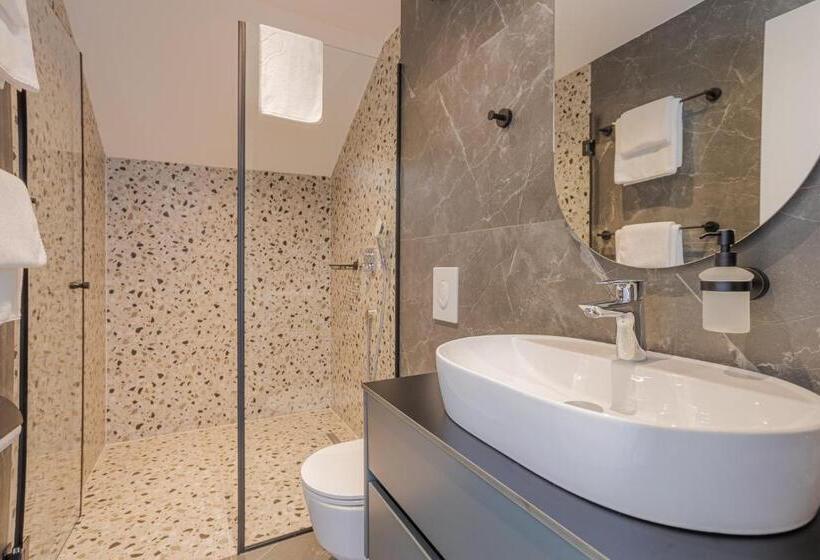 １ベッドルームペントハウスアパート, Villa Miki