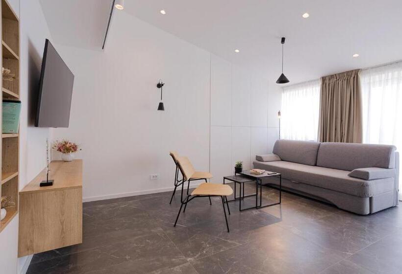 １ベッドルームペントハウスアパート, Villa Miki