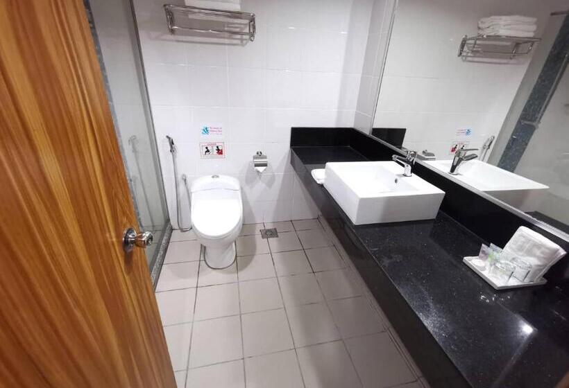 חדר משפחתי דלוקס, Td Capital