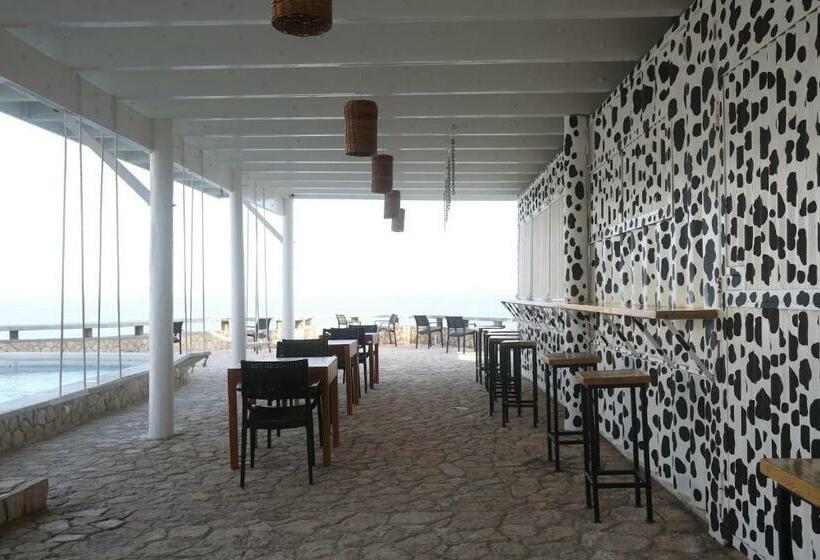 اتاق لوکس با چشم‌انداز دریا, Begoña Cliff