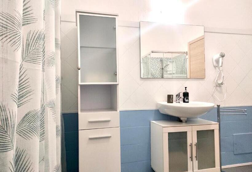 带共用浴室的标准房间, Gardenia Rooms