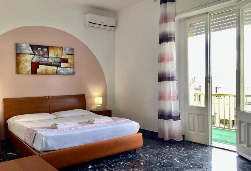 带共用浴室的标准房间, Gardenia Rooms