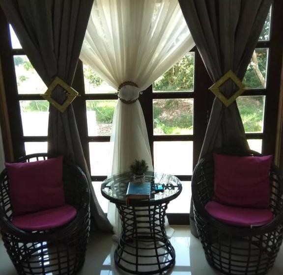 سوئیت پرزیدنت, Captain S Cabin Resort Naval Heritage