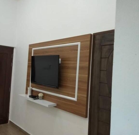 سوییت جونیور, Captain S Cabin Resort Naval Heritage