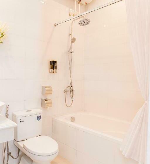 اتاق لوکس چهار تخته, Binh An Nhien