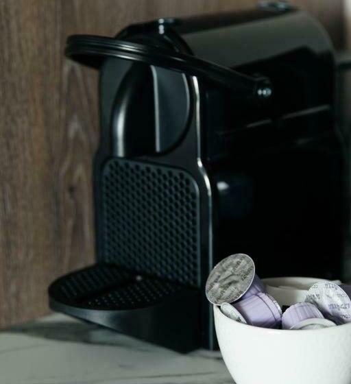 إستوديو قياسى مطل على البحر, Medistone