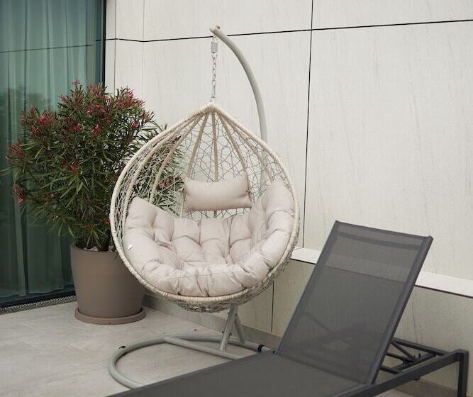 إستوديو ديلوكس, Medistone