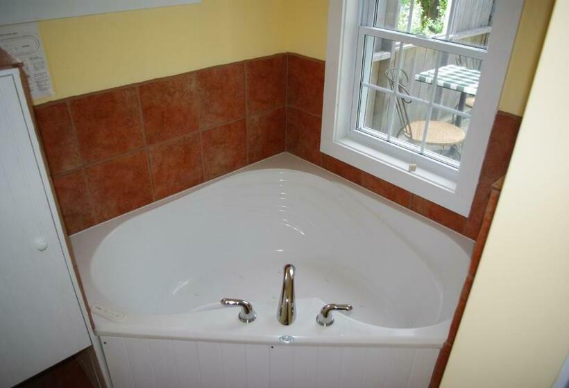 جناح, The Garrison House Inn