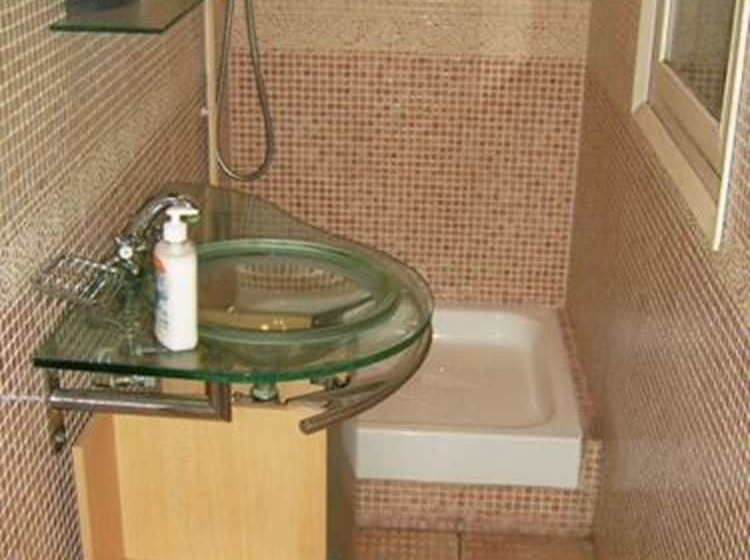 基本单人间共用浴室, Palace Guesthouse