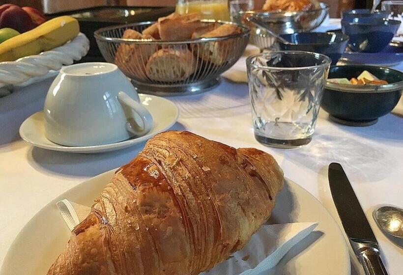 Семейный Номер, Château De Ternay