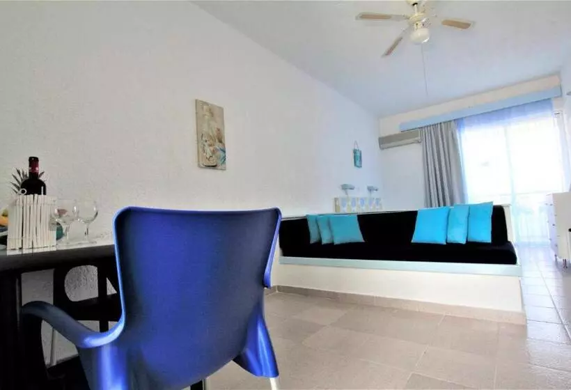 استودیوی استاندارد, Christiana Hotel Apartments