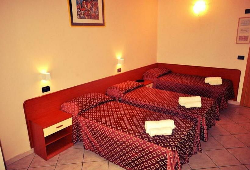 اتاق استاندارد سه نفره با چشمانداز کنار دریا, Grand Hotel Azzurra Club