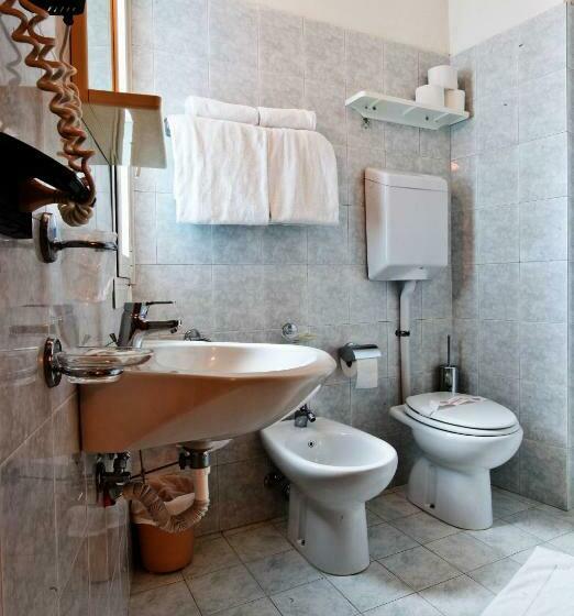 اتاق استاندارد سه نفره با چشمانداز کنار دریا, Grand Hotel Azzurra Club