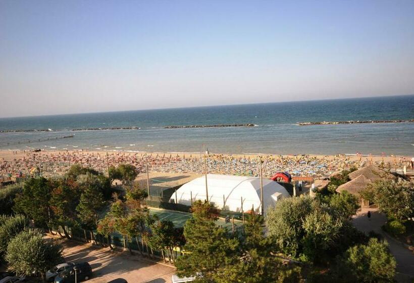 اتاق استاندارد چهارنفره با چشمانداز جانبی دریا, Grand Hotel Azzurra Club